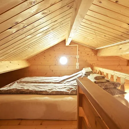 Zacisze Letniskowe Karsibor Lodge *