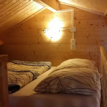 Zacisze Letniskowe Karsibor Lodge *
